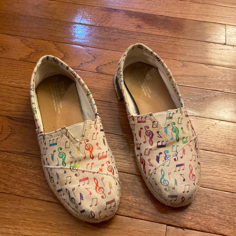 Rainbow music note TOMS